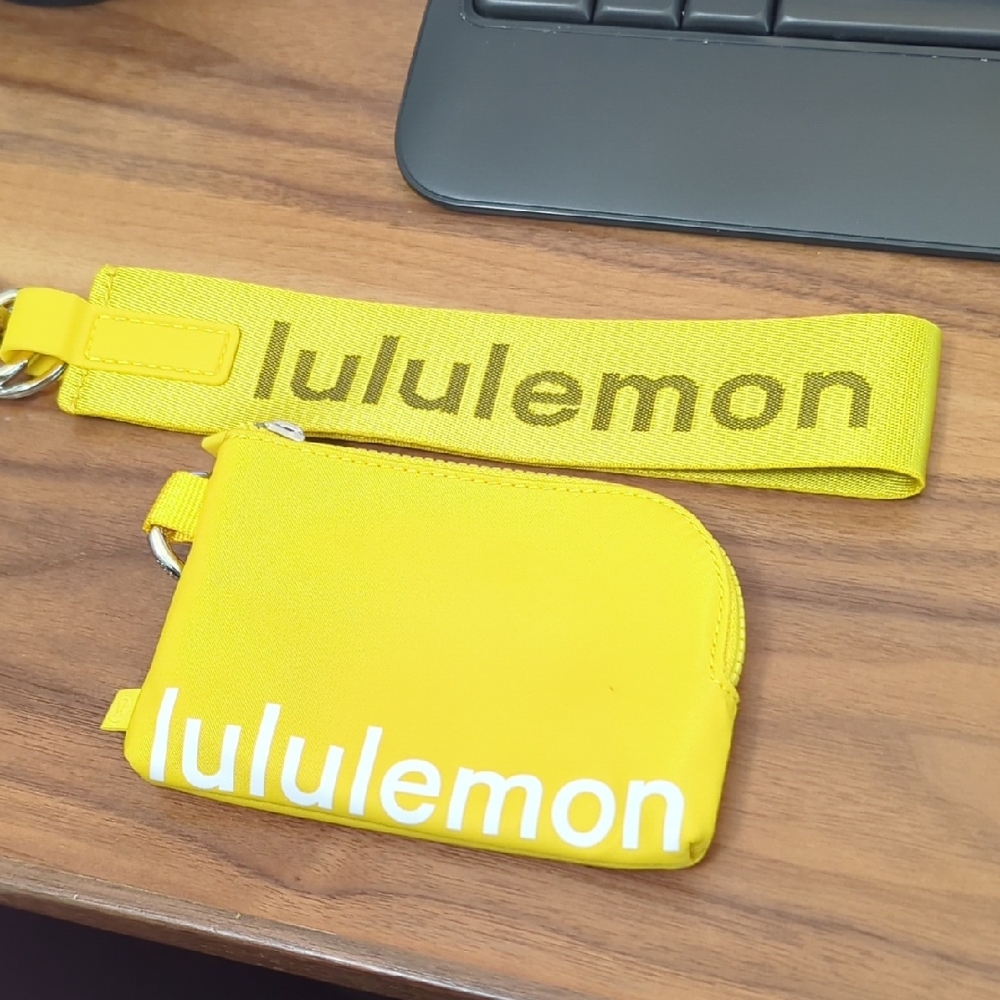 Maize Yellow Never Lost And Clippable Card Pouch